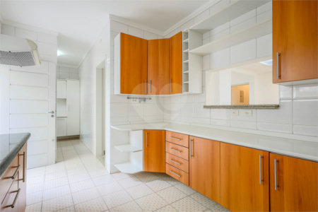 Casa Térrea à venda com 3 quartos, sendo 1 suíte, em Cidade Vargas, São Paulo, SP