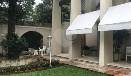 Casa à venda com 4 suítes em Jardim Leonor, São Paulo, SP
