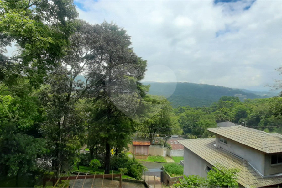 Casa à venda com 5 quartos, sendo 4 suítes, no condomínio Alpes da Cantareira, Mairiporã - SP