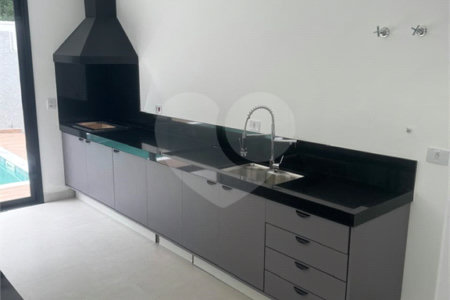 Casa à venda com 4 suítes no condomínio Figueira Garden, Atibaia - SP