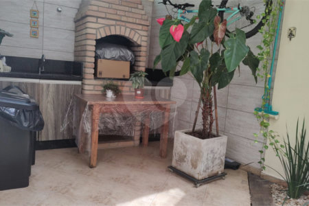 Sobrado à venda com 3 quartos, sendo 1 suíte, em Chora Menino, São Paulo, SP
