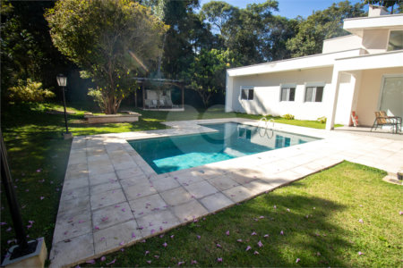 Casa à venda com 4 quartos, sendo 1 suíte,  no condomínio Sítio das Hortências, São Roque - SP