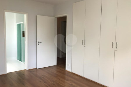 Apartamento à venda com 3 quartos, sendo 1 suíte, em Itaim Bibi, São Paulo, SP