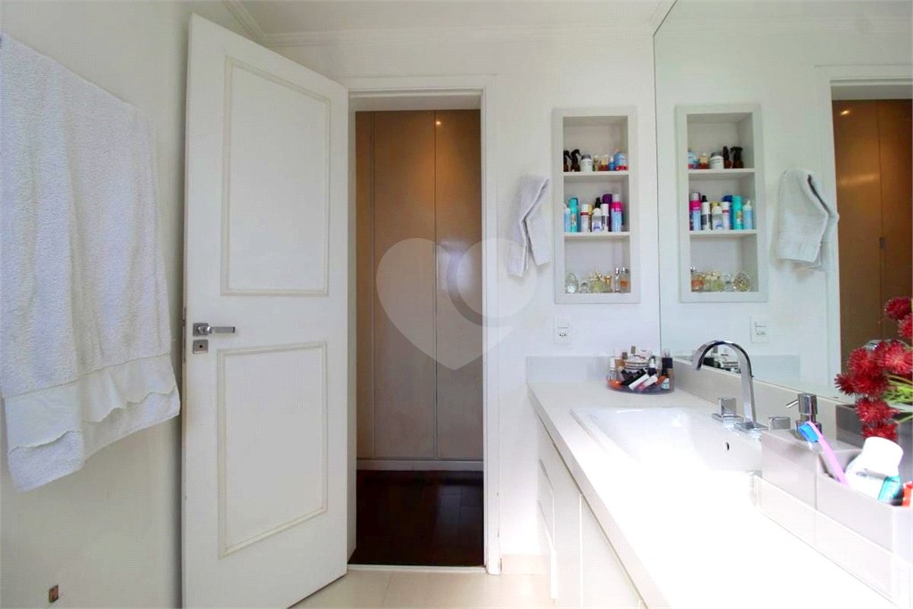 Apartamento à venda com 3 quartos, sendo 1 suíte, em Indianópolis, São Paulo, SP