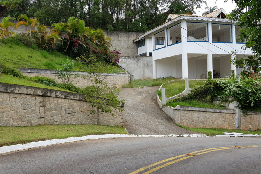 Casa à venda com 4 suítes no condomínio Suíça da Cantareira, Mairiporã - SP