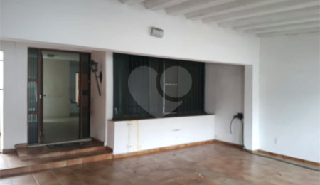 Sobrado à venda com 4 quartos, sendo 2 suítes,  em Interlagos, São Paulo, SP