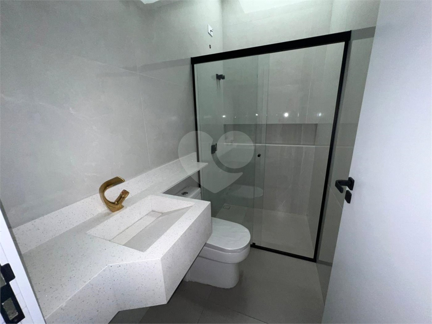 Casa à venda com 3 quartos, sendo 1 suíte, no condomínio Horto Florestal Villagio, Sorocaba - SP