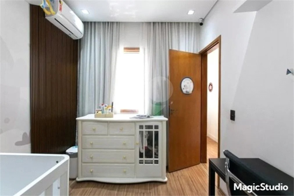 Casa com 153m², 3 dormitórios, sendo 1 suíte, 4 vagas, à venda na Penha.