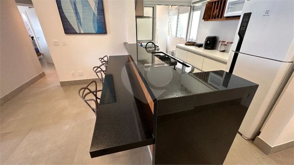 Apartamento à venda com 3 quartos, sendo 1 suíte,  em Riviera de São Lourenço, Bertioga, SP