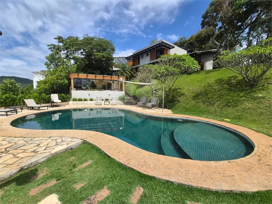 Casa em Condomínio de Alto Padrão no Suíça da Cantareira.