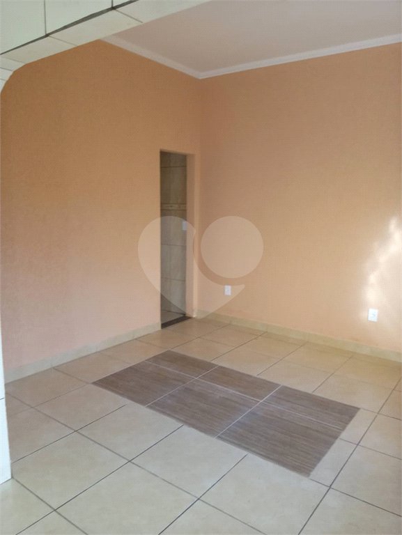 Casa térrea com salão comercial para venda no Maria Stella Fagá.