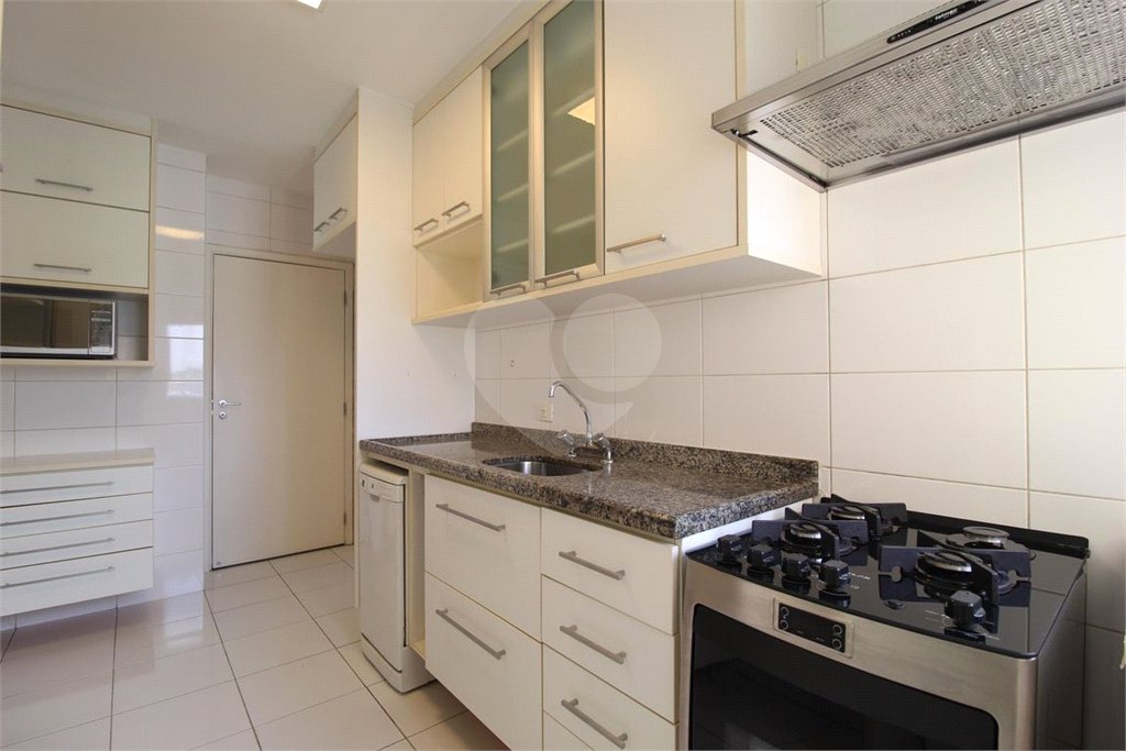 Apartamento à venda com 3 quartos, sendo 1 suíte,  em Vila Olímpia, São Paulo, SP