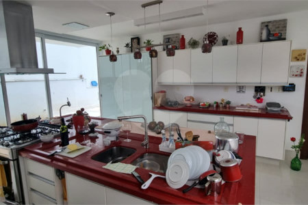 Casa à venda com 5 quartos, sendo 2 suítes, no condomínio Swiss Park, São Bernardo do Campo - SP