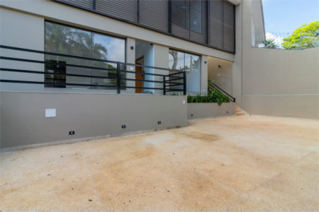 Casa à venda com 4 quartos, sendo 1 suíte,  em Jardim Guedala, São Paulo, SP