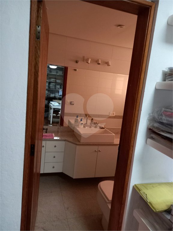 Casa à venda com 5 quartos, sendo 4 suítes, em Jardim São Bento, São Paulo, SP
