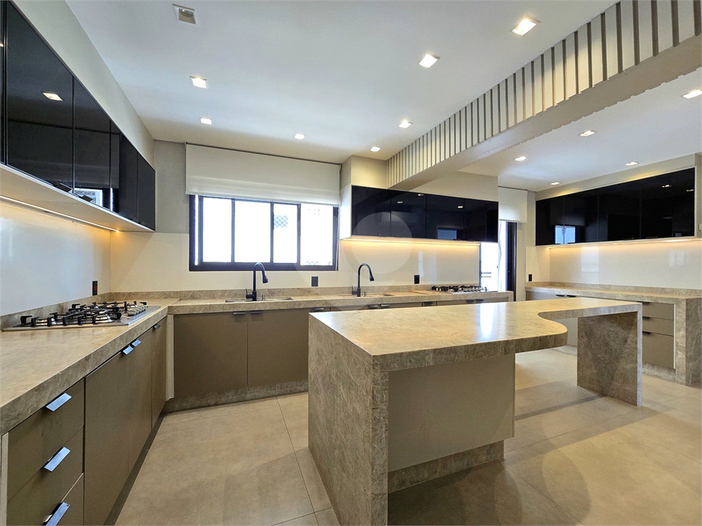 Apartamento à venda com 5 quartos, sendo 4 suítes, em Santa Cecília, São Paulo, SP
