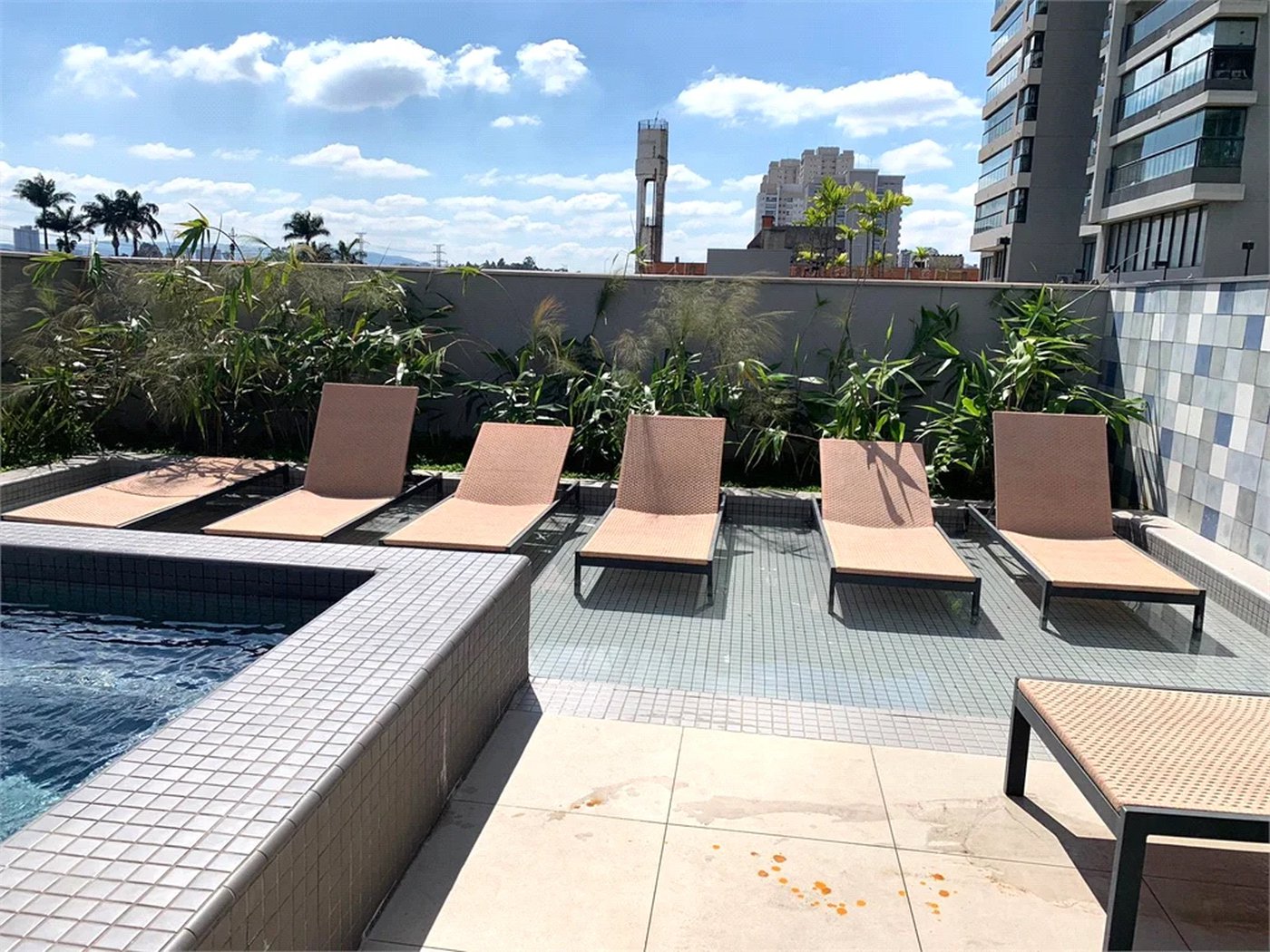 Apartamento à venda ou para alugar com 2 quartos, sendo 1 suíte, em Vila Leopoldina, São Paulo, SP