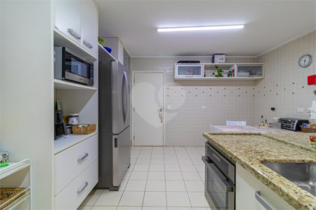 Casa à venda com 4 suítes no condomínio Vila das Acacias, São Paulo - SP