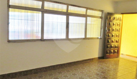 Casa à venda com 4 quartos, sendo 1 suíte, em Vila Santo Estéfano, São Paulo, SP