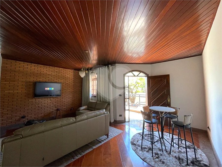 Casa à venda com 6 quartos, sendo 1 suíte, no condomínio Granja Olga I, Sorocaba - SP