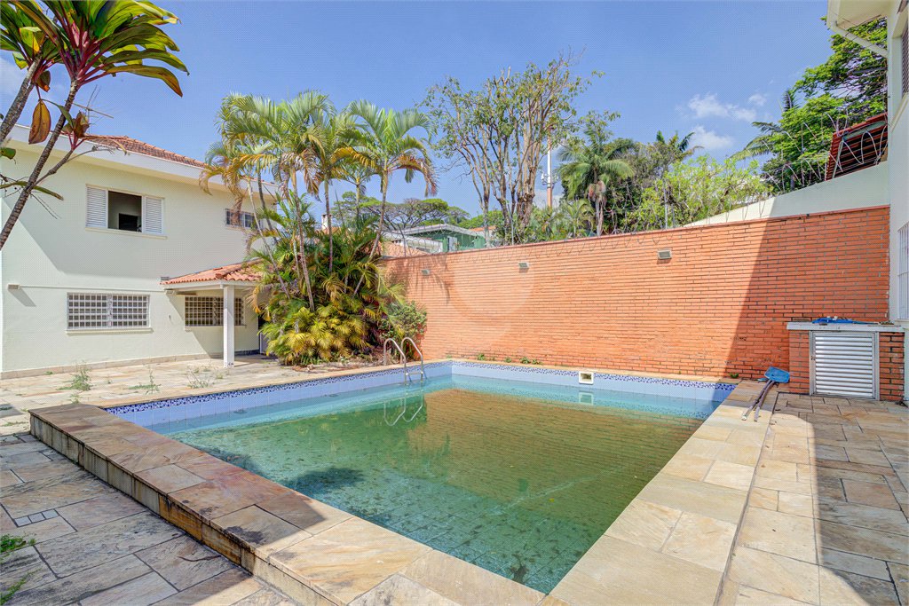Sobrado à venda com 4 quartos, sendo 2 suítes,  em Brooklin, São Paulo, SP