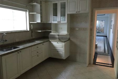 Sobrado à venda com 3 quartos, sendo 1 suíte, em Vila Galvão, Guarulhos, SP