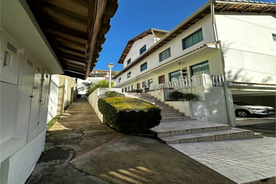 Casa à venda com 3 quartos, sendo 1 suíte, no condomínio Residencial Jardim das Palmas, São Paulo - SP