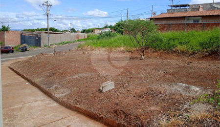 Terreno à venda em Jardim Medeiros, São Carlos, SP