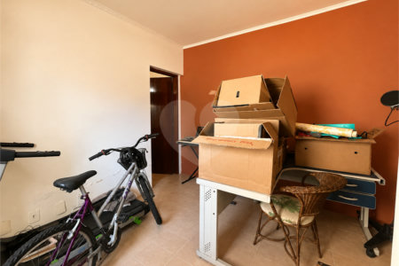 Sobrado à venda com 5 quartos, sendo 4 suítes, em Interlagos, São Paulo, SP