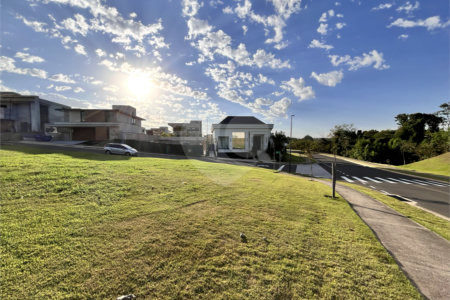 Terreno à venda no condomínio Villa dos Pinheiros, Indaiatuba - SP