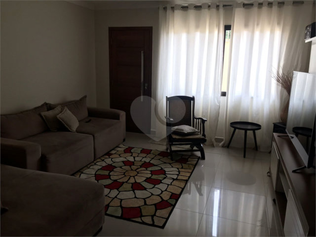 Casa à venda com 3 quartos, sendo 1 suíte,  no condomínio Felipe, São Paulo - SP