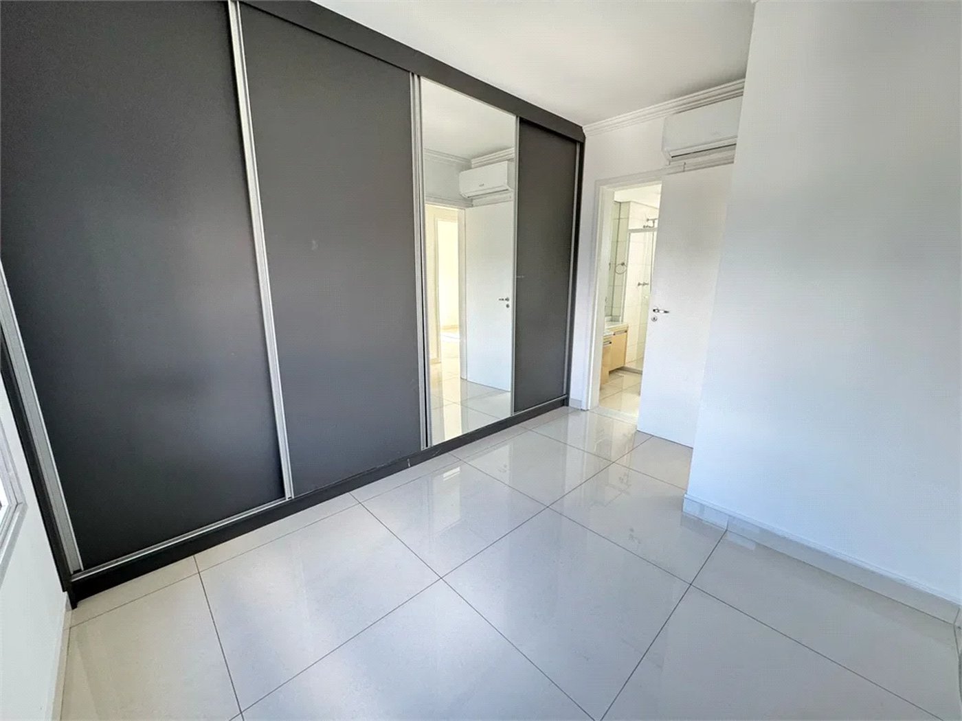 Apartamento à venda com 3 quartos, sendo 1 suíte, em Pinheiros, São Paulo, SP