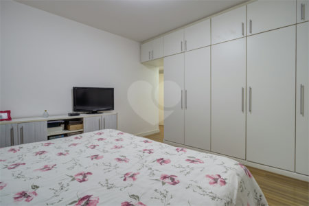 Sobrado à venda com 6 quartos, sendo 3 suítes, em Alto da Boa Vista, São Paulo, SP