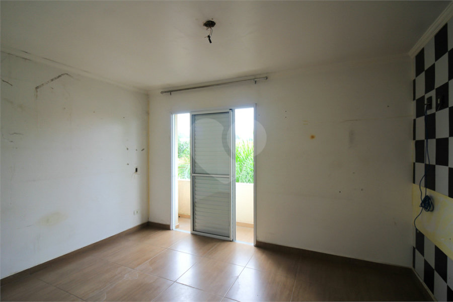 Casa à venda com 3 quartos, sendo 1 suíte, no condomínio Village St. Louis, São Paulo - SP