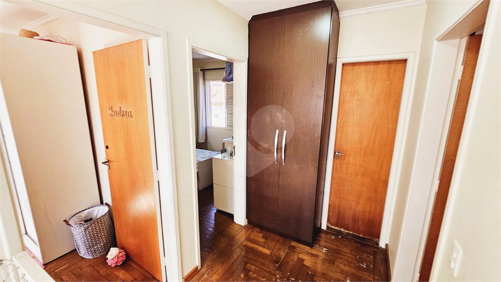 Casa à venda com 4 quartos, sendo 2 suítes, em Jardim Meny, São Roque, SP