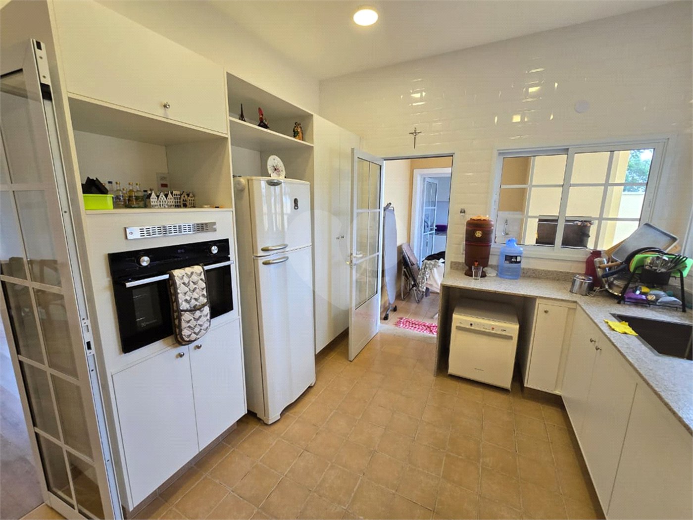 Casa à venda com 3 quartos, sendo 1 suíte,  no condomínio Golden Ville, Itapetininga - SP