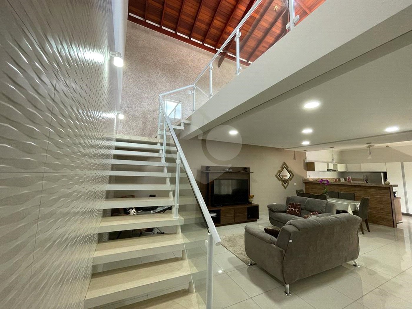 Casa à venda com 8 quartos, sendo 2 suítes,  em Jardim Estância Brasil, Atibaia, SP