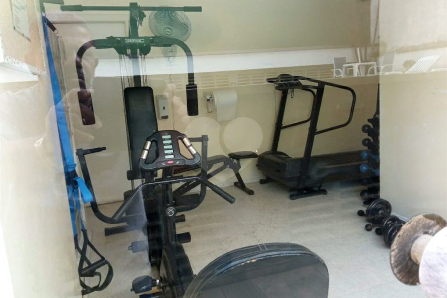 Lindo apartamento, muito bem conservado, com bom espaço interno.