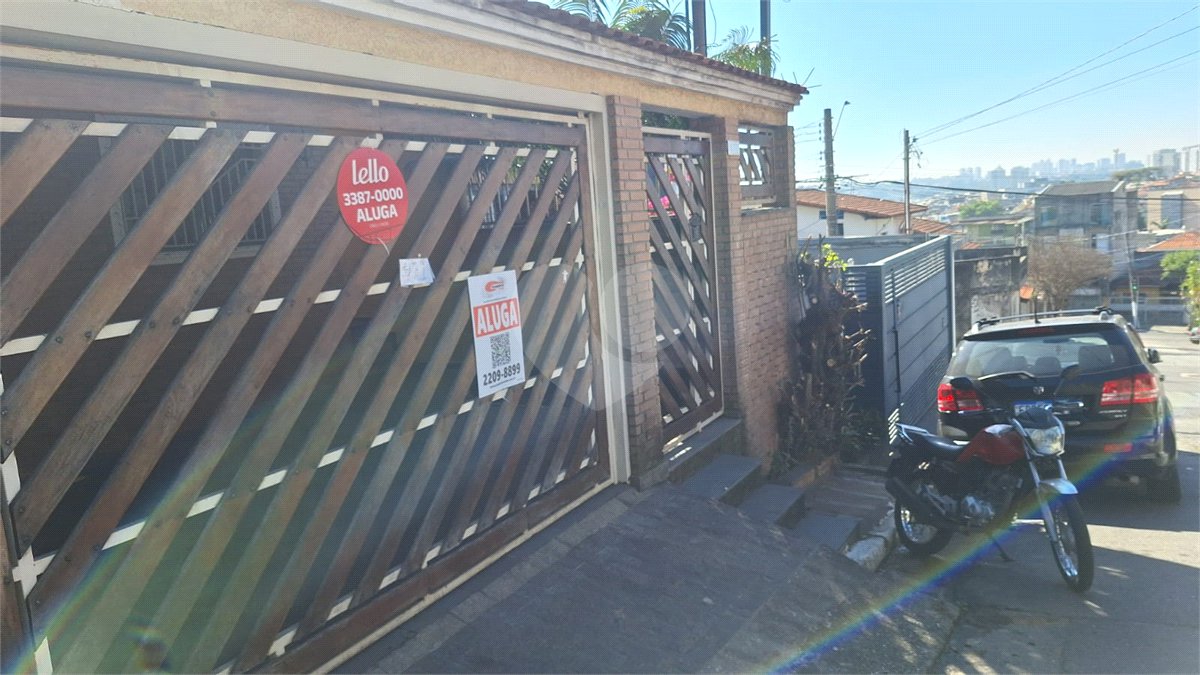 Sobrado para alugar com 4 quartos, sendo 3 suítes, em Vila Nivi, São Paulo, SP