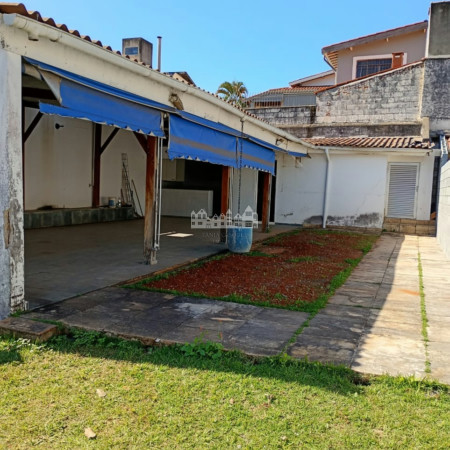 Terreno com benfeitorias à venda perto da Alameda Lucas, Atibaia - SP