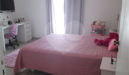 Sobrado à venda com 3 quartos, sendo 1 suíte,  em Vila Romero, São Paulo, SP