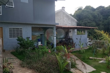 Chácara à venda com 5 quartos, sendo 1 suíte, em Jardim Marabá, Itapetininga, SP