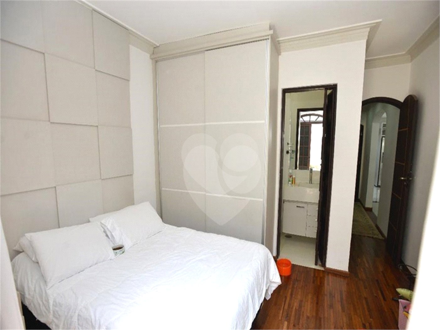 Casa Térrea à venda com 6 quartos, sendo 4 suítes, em Lavapés, Mairiporã, SP