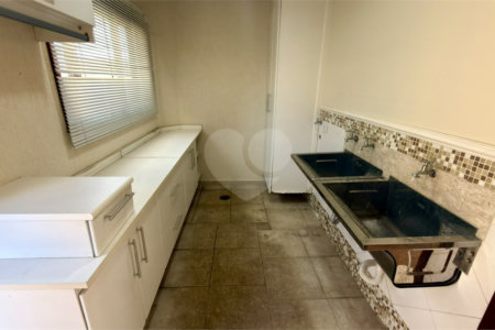 Casa à venda com 4 suítes no condomínio Parque Village Castelo, Itu - SP