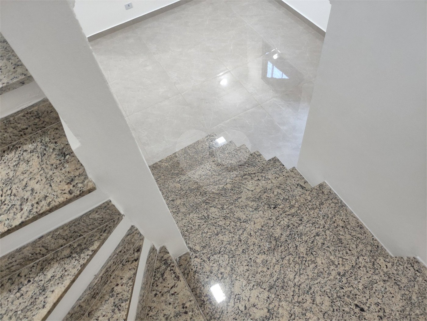Casa à venda com 3 quartos, sendo 1 suíte,  no condomínio Res Saint Honoré, São Paulo - SP