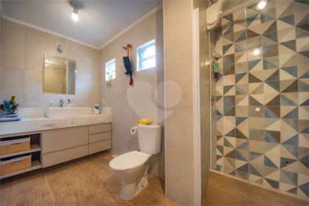 Sobrado à venda com 4 quartos, sendo 3 suítes,  em Planalto Paulista, São Paulo, SP