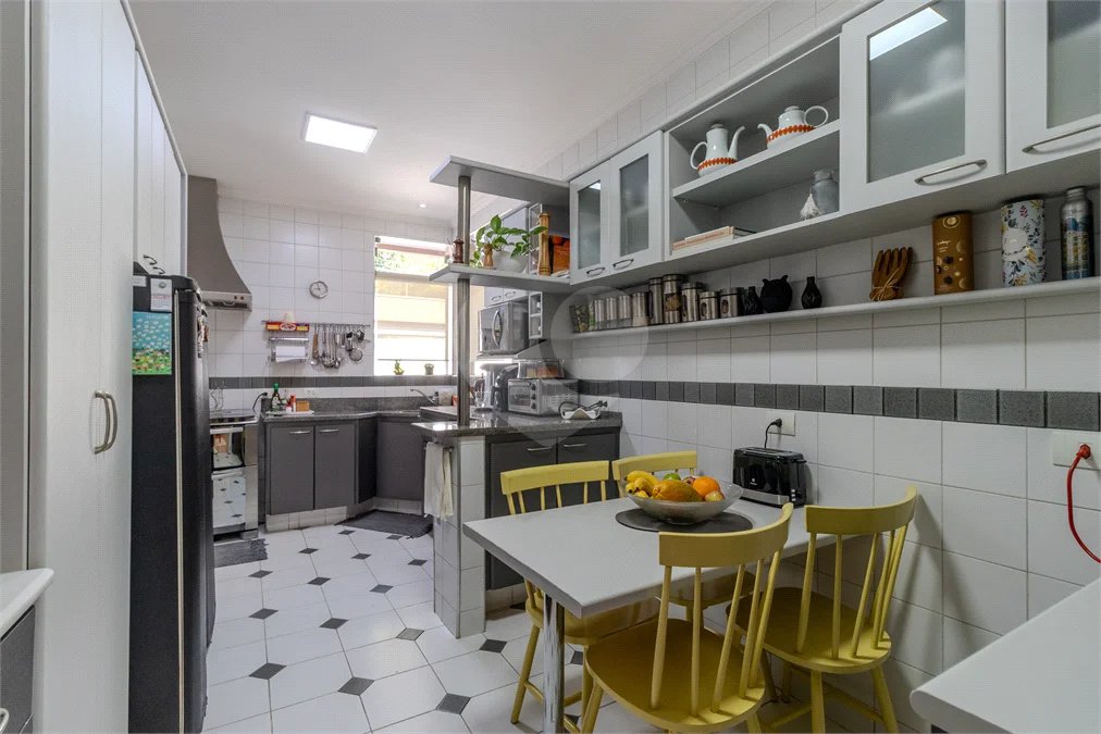 Casa à venda com 3 quartos, sendo 1 suíte, em Alto da Boa Vista, São Paulo, SP