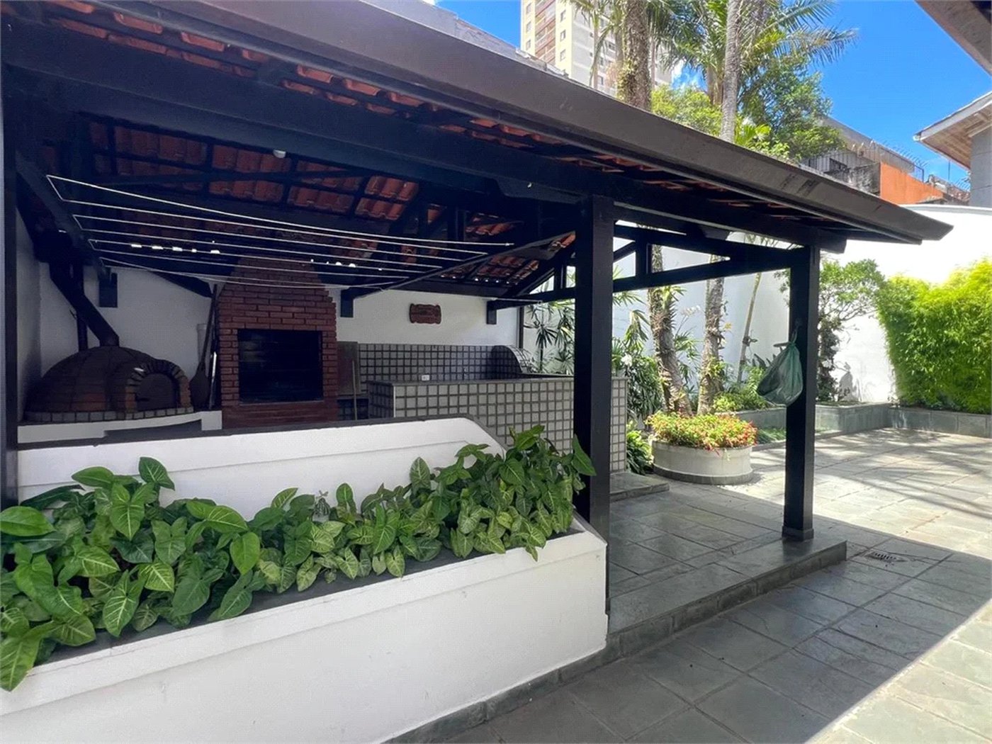 Casa à venda com 5 quartos, sendo 4 suítes, em Parque Maria Helena, São Paulo, SP