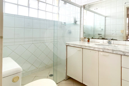 Casa de Vila à venda com 5 quartos, sendo 4 suítes, em Chácara Santo Antônio, São Paulo, SP