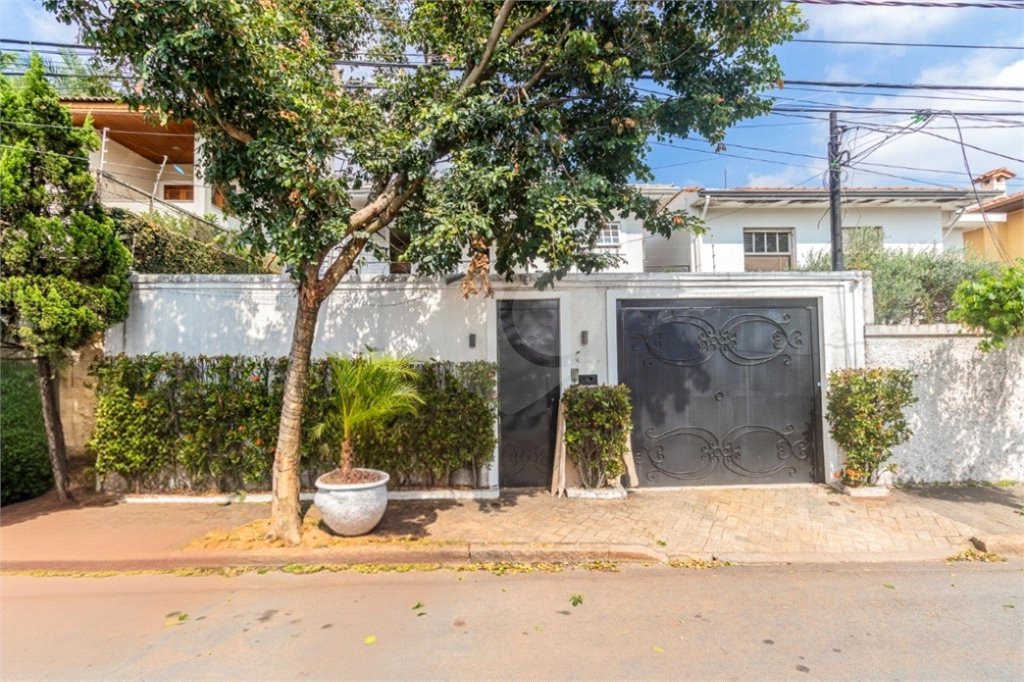 Casa à venda com 4 quartos, sendo 3 suítes, em Brooklin, São Paulo, SP